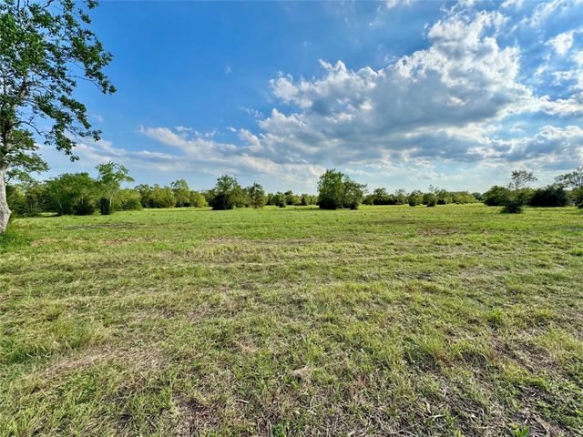 11945 7th St, Santa Fe, TX 77510