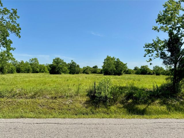 11945 7th St, Santa Fe, TX 77510