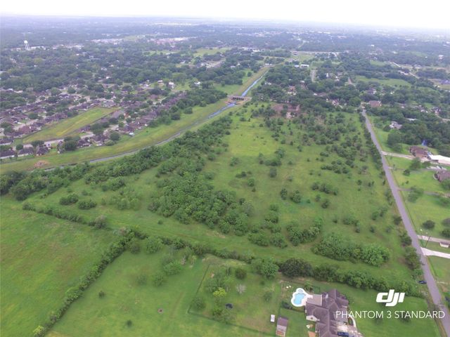 11945 7th St, Santa Fe, TX 77510