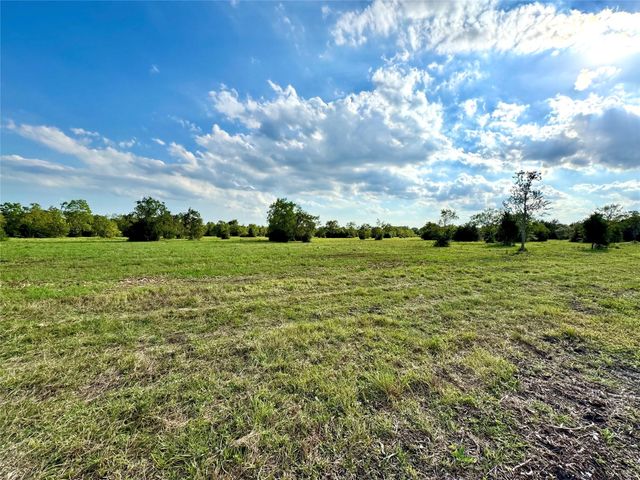 11945 7th St, Santa Fe, TX 77510