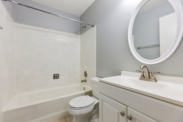 1175 REGENCY Drive, Schaumburg, IL 60193