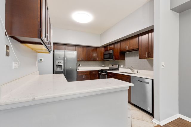 1175 REGENCY Drive, Schaumburg, IL 60193