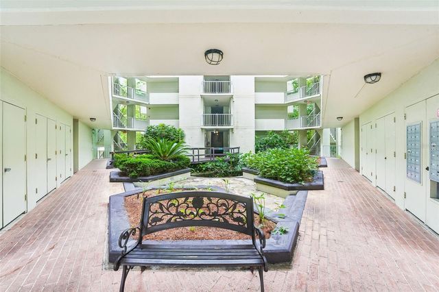 1717 NW 23RD AVENUE 4E, Gainesville, FL 32605