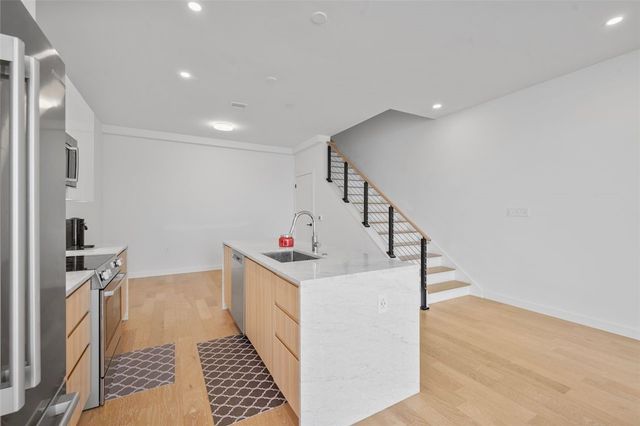 112 Burrows St, Oakland, PA 15213