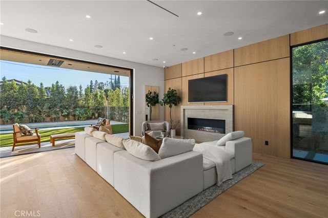 14758 Morrison, Sherman Oaks, CA 91403