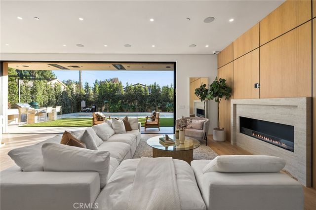 14758 Morrison, Sherman Oaks, CA 91403