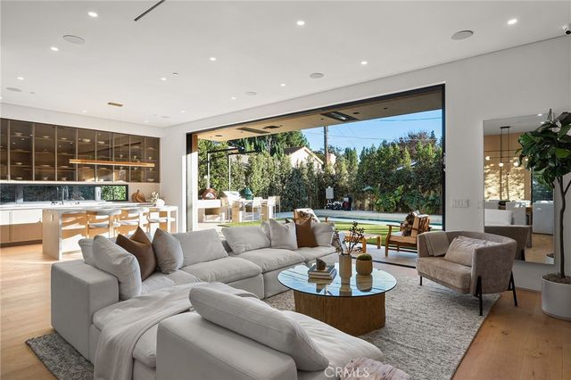14758 Morrison, Sherman Oaks, CA 91403