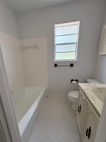 1217 Onstead St, Morgan City, LA 70380