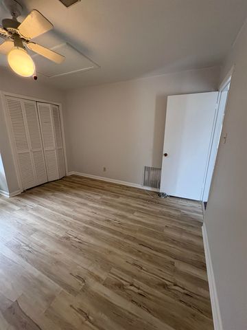 1217 Onstead St, Morgan City, LA 70380