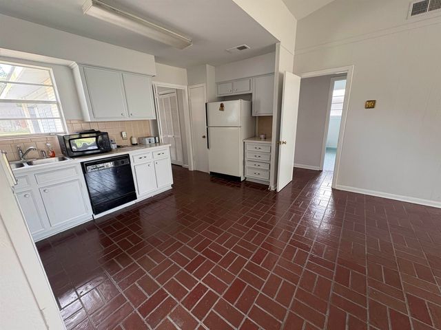 1217 Onstead St, Morgan City, LA 70380