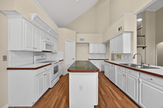 5819 Chatsworth Court, Arlington, TX 76018