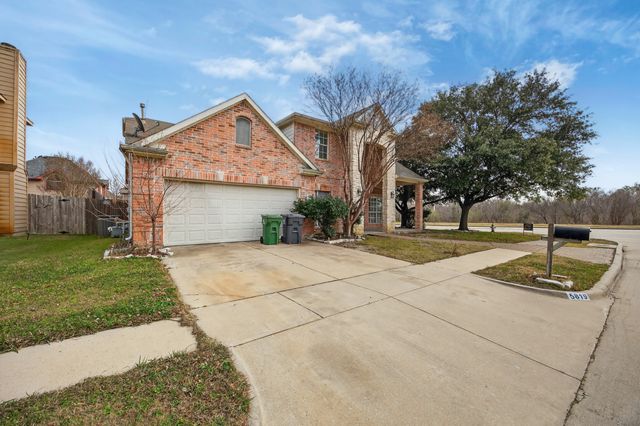 5819 Chatsworth Court, Arlington, TX 76018
