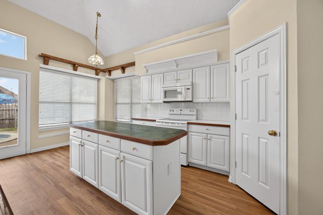 5819 Chatsworth Court, Arlington, TX 76018