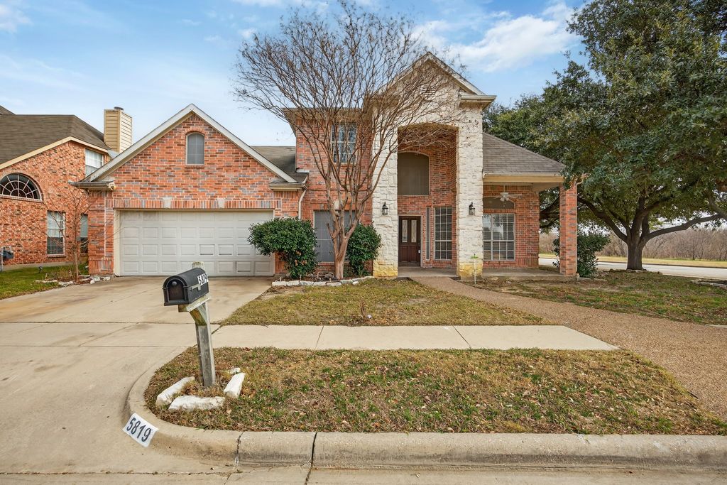 5819 Chatsworth Court, Arlington, TX 76018