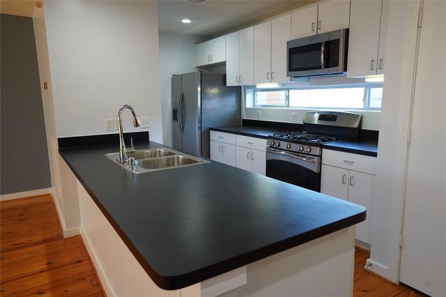 2716 Chenevert Street, Houston, TX 77004