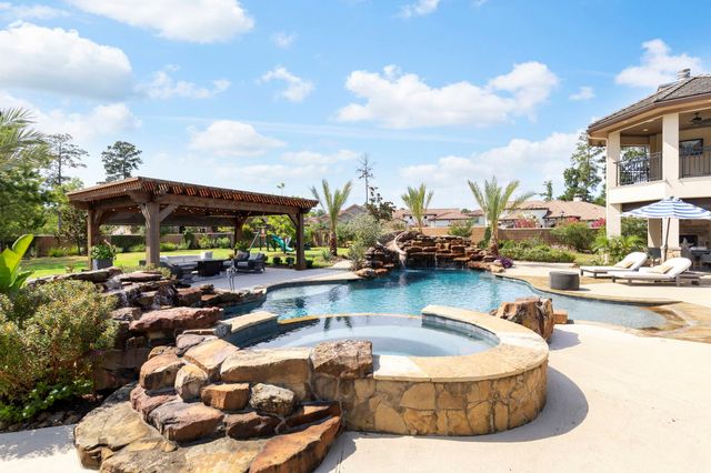 13 Pleasant Shadows Drive, Spring, TX 77389