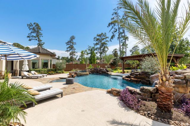 13 Pleasant Shadows Drive, Spring, TX 77389