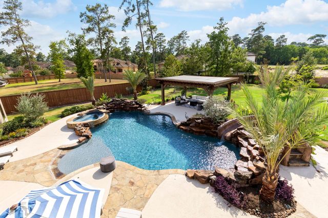13 Pleasant Shadows Drive, Spring, TX 77389