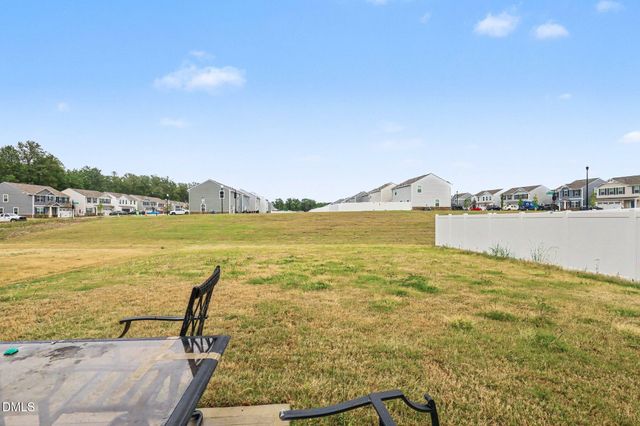 1476 Burgundy Bluff Lane, Zebulon, NC 27597