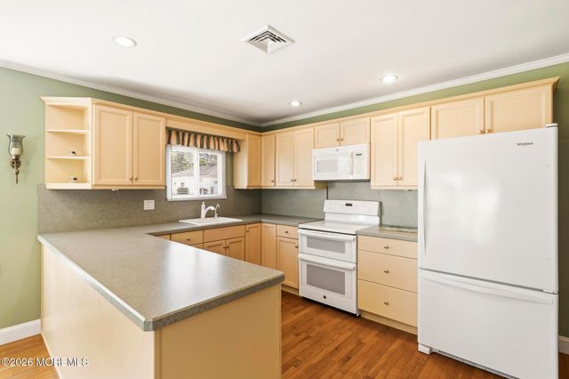 2 Biscayne Street, Toms River, NJ 08757