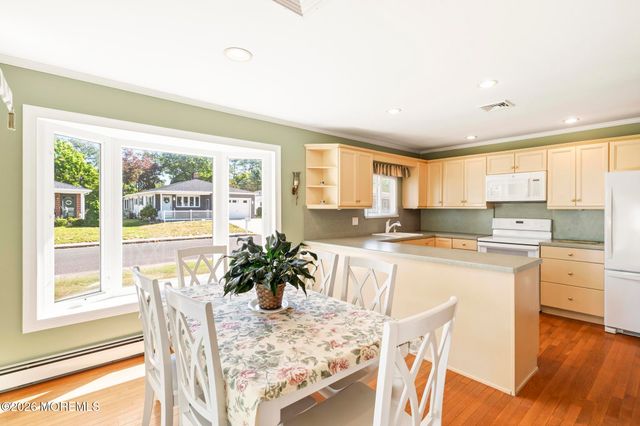2 Biscayne Street, Toms River, NJ 08757