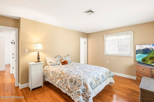2 Biscayne Street, Toms River, NJ 08757