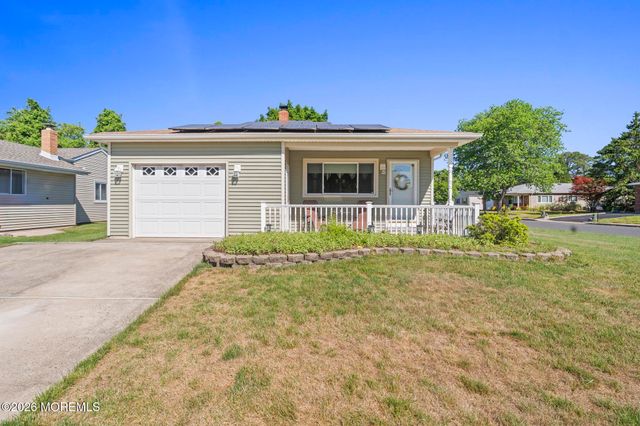 2 Biscayne Street, Toms River, NJ 08757
