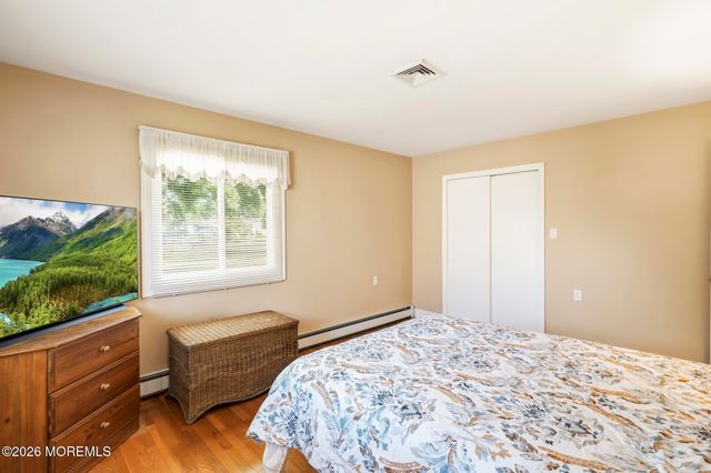 2 Biscayne Street, Toms River, NJ 08757