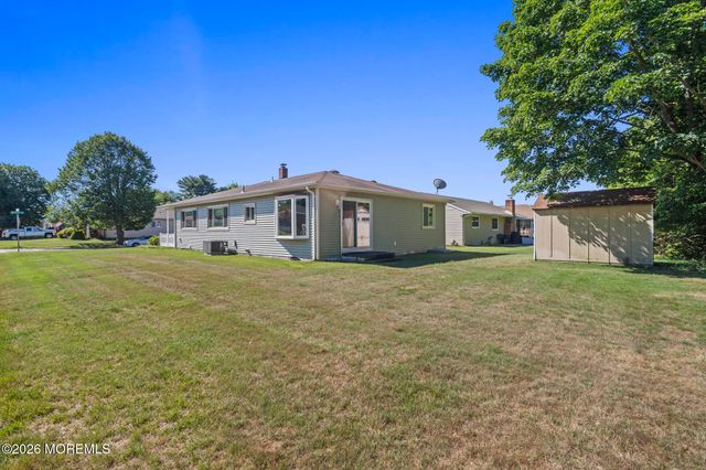 2 Biscayne Street, Toms River, NJ 08757