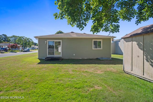 2 Biscayne Street, Toms River, NJ 08757