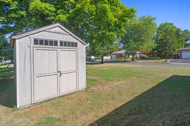 2 Biscayne Street, Toms River, NJ 08757