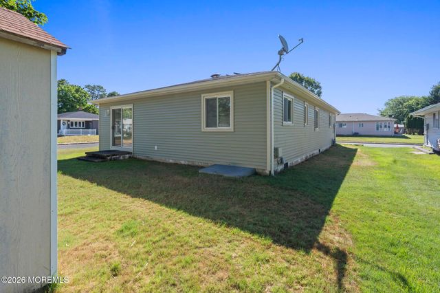 2 Biscayne Street, Toms River, NJ 08757