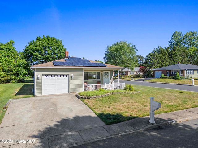 2 Biscayne Street, Toms River, NJ 08757