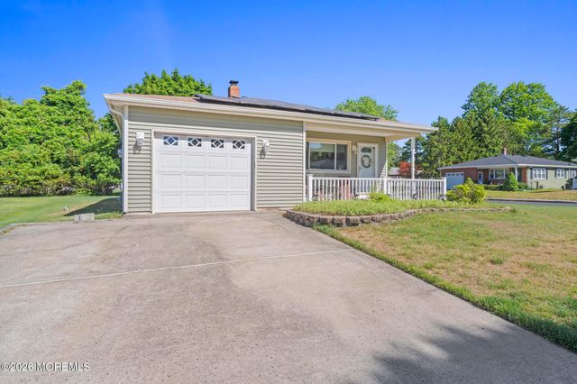 2 Biscayne Street, Toms River, NJ 08757