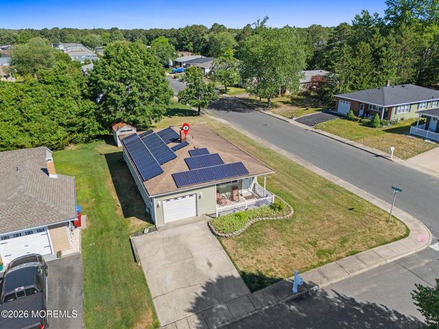 2 Biscayne Street, Toms River, NJ 08757