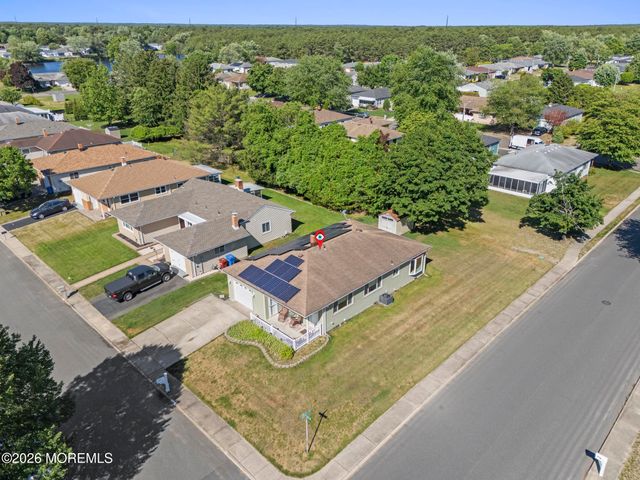 2 Biscayne Street, Toms River, NJ 08757