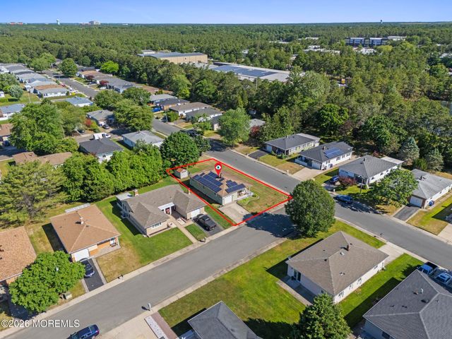 2 Biscayne Street, Toms River, NJ 08757