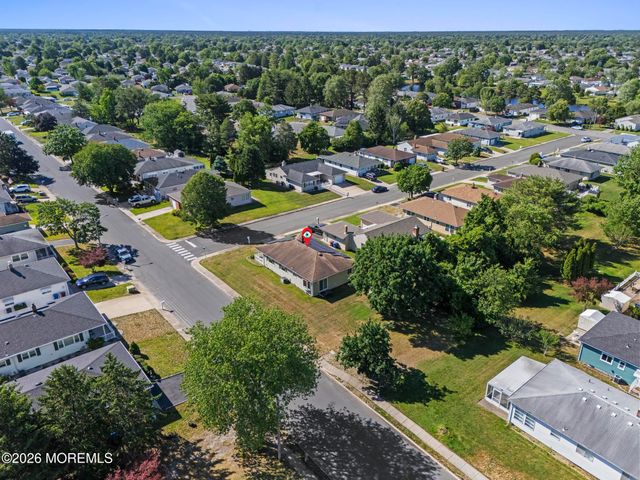 2 Biscayne Street, Toms River, NJ 08757