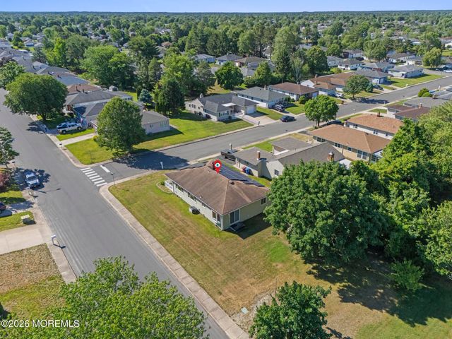 2 Biscayne Street, Toms River, NJ 08757