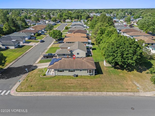 2 Biscayne Street, Toms River, NJ 08757