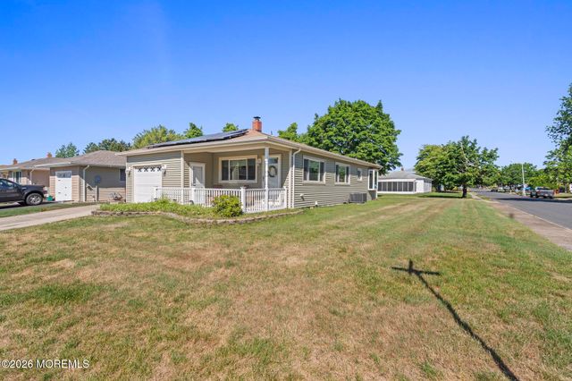 2 Biscayne Street, Toms River, NJ 08757