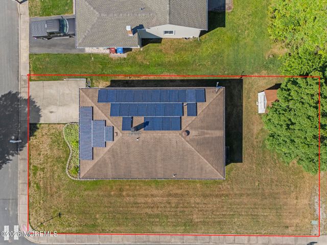2 Biscayne Street, Toms River, NJ 08757