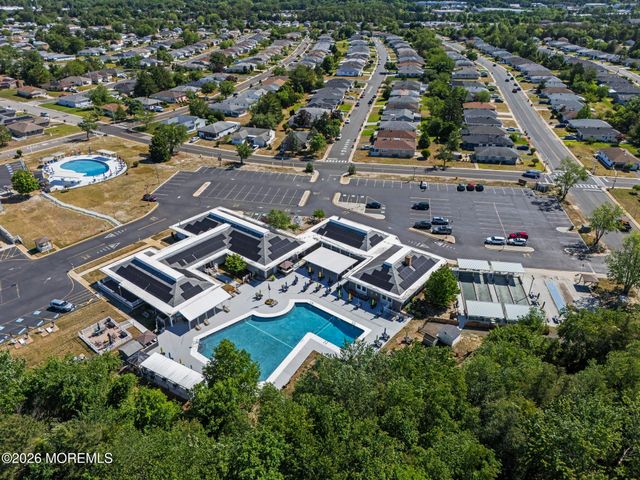 2 Biscayne Street, Toms River, NJ 08757