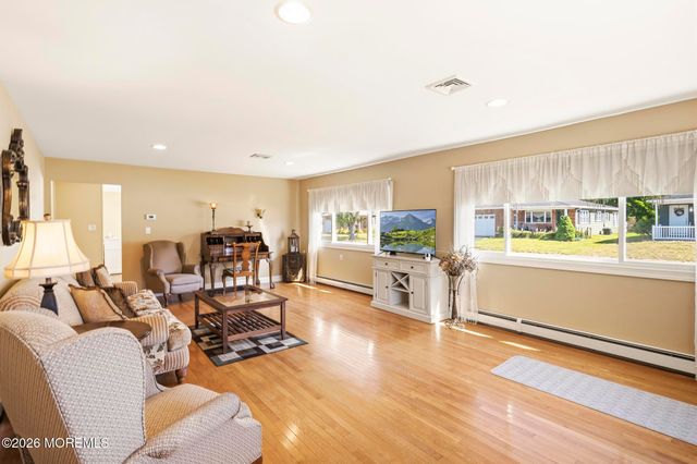 2 Biscayne Street, Toms River, NJ 08757