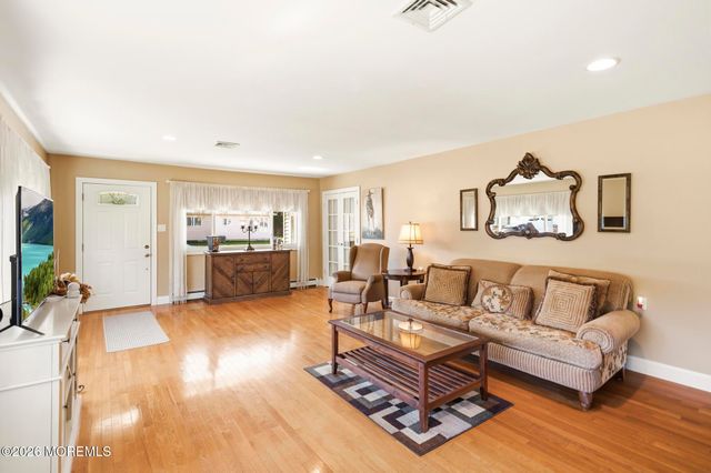 2 Biscayne Street, Toms River, NJ 08757