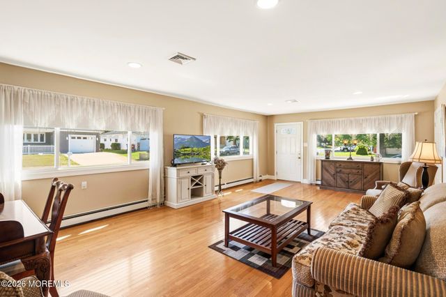 2 Biscayne Street, Toms River, NJ 08757