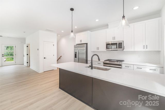 3928 Hager Drive, Charlotte, NC 28208