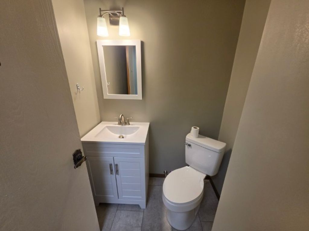 Image 11 of property listing at 2801 BROADWAY Street A, Mt Vernon, IL 62864