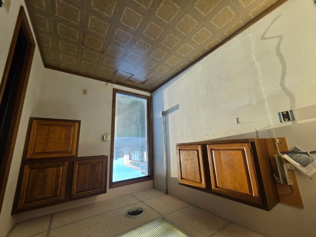Image 12 of property listing at 2801 BROADWAY Street A, Mt Vernon, IL 62864
