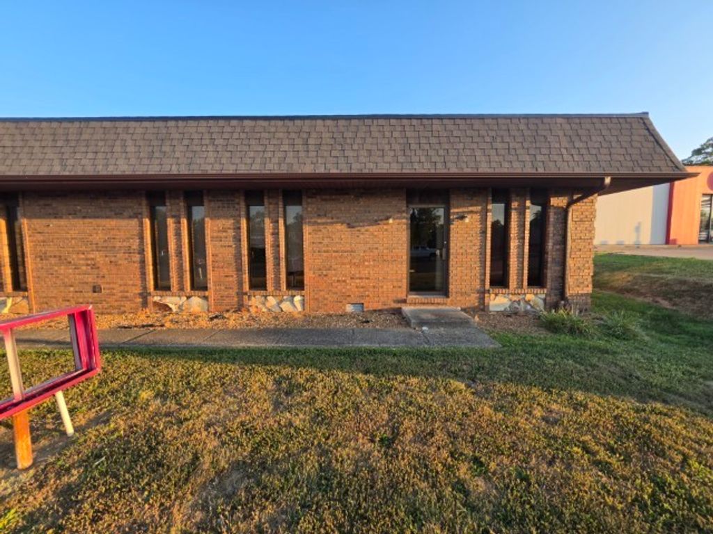 Image 14 of property listing at 2801 BROADWAY Street A, Mt Vernon, IL 62864